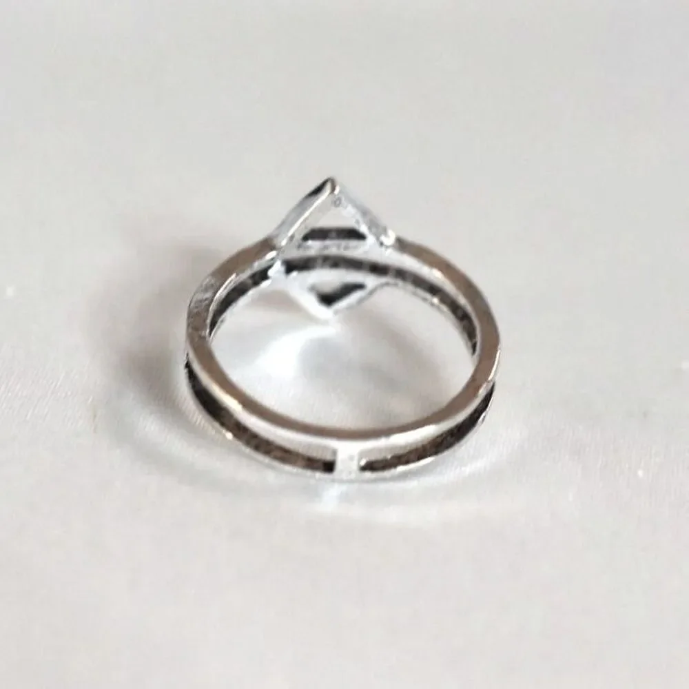 NWOT Unusual Open Rhombus Silver Tone Metal Size 9 Casual Unisex Ring